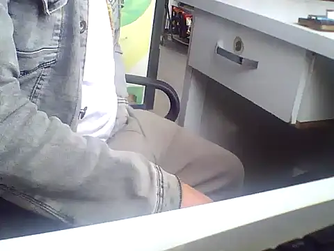 Snapshot of AMCIKSEVER42 chatting on December 16, 2025, 12:32 pm AMCIKSEVER42 online show from December 16, 2025, 12:32 pm