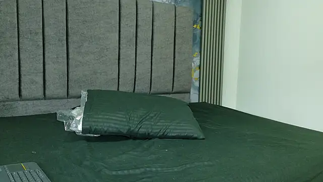 Snapshot of AngelineJolie chatting on September 30, 2025, 7:08 pm AngelineJolie online show from September 30, 2025, 7:08 pm