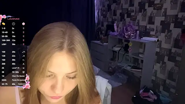 Snapshot of SwiiSweet chatting on November 18, 2025, 6:23 pm SwiiSweet online show from November 18, 2025, 6:23 pm