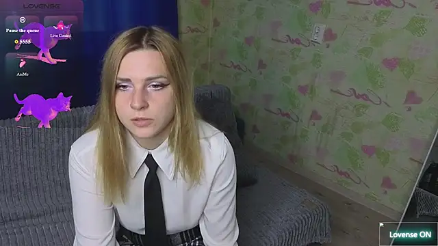 Snapshot of HelenMartines chatting on August 8, 2026, 12:29 pm HelenMartines online show from August 8, 2026, 12:29 pm