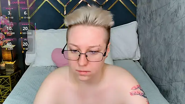 AlexandraGreen online show from November 24, 2025, 9:03 pm