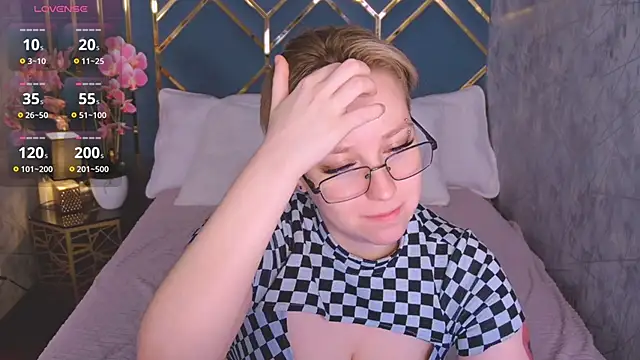 AlexandraGreen online show from April 6, 2026, 9:05 pm