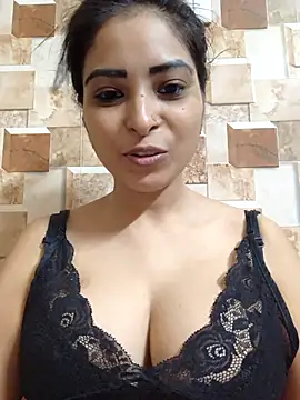 QUEEN-ADITI online show from September 24, 2025, 2:26 am
