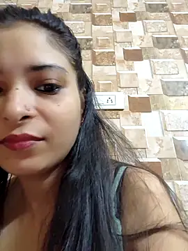 QUEEN-ADITI online show from September 25, 2025, 2:32 pm