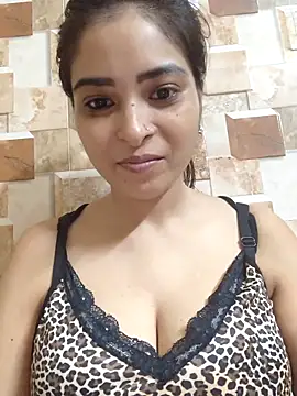 QUEEN-ADITI online show from October 3, 2025, 3:58 am