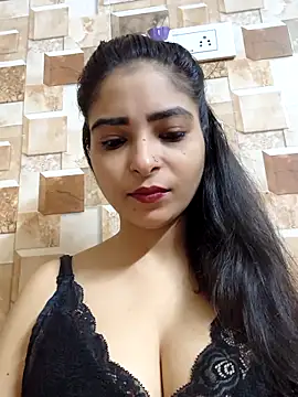 QUEEN-ADITI online show from October 9, 2025, 2:04 pm