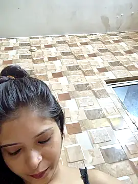 QUEEN-ADITI online show from November 3, 2025, 1:51 am