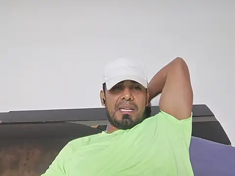 Snapshot of Camilo210520 chatting on July 9, 2026, 7:29 pm Camilo210520 online show from July 9, 2026, 7:29 pm