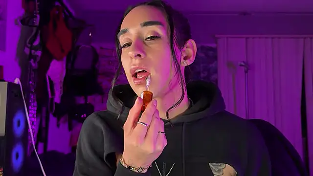 xoFrankie online show from December 20, 2025, 1:45 am