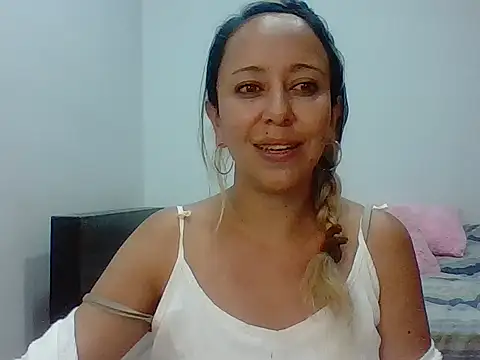 leah susman online show from November 9, 2025, 2:43 am