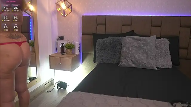 Julieth Rojas online show from April 14, 2026, 4:18 am