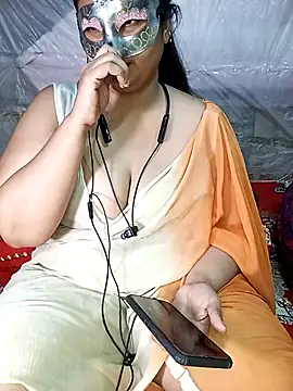 Snapshot of Tanisha-Chy chatting on November 24, 2025, 5:45 pm Tanisha-Chy online show from November 24, 2025, 5:45 pm