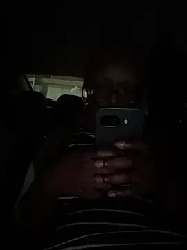 CinnaCakesss online show from April 4, 2026, 1:37 am