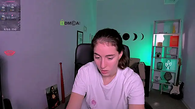 khloebeauty online show from December 3, 2025, 8:18 pm