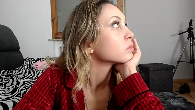 Snapshot of L_Sofia chatting on November 5, 2025, 7:52 am L Sofia online show from November 5, 2025, 7:52 am