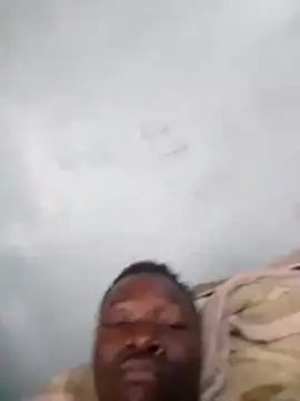 Snapshot of Mrhugeblack chatting on October 19, 2025, 8:04 am Mrhugeblack online show from October 19, 2025, 8:04 am