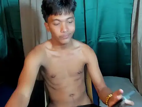 Snapshot of chris_hot_asian_loverboy chatting on March 31, 2026, 6:47 am chris hot asian loverboy online show from March 31, 2026, 6:47 am