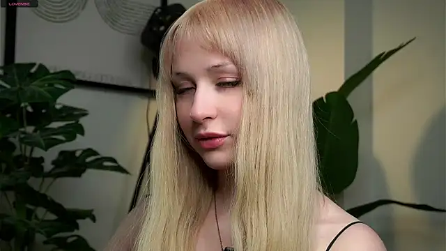 MarciDarugar online show from November 29, 2025, 3:04 pm