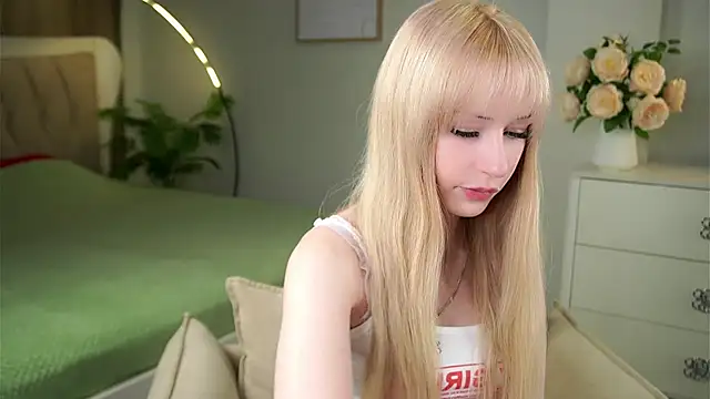 MarciDarugar online show from December 17, 2025, 3:18 pm