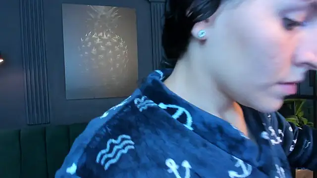 aliceandsia online show from September 18, 2025, 1:40 am