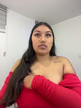 Snapshot of SharaRous chatting on May 3, 2026, 10:16 pm SharaRous online show from May 3, 2026, 10:16 pm