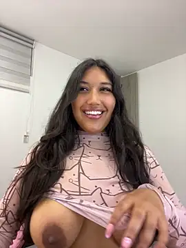 Snapshot of SharaRous chatting on May 19, 2026, 1:56 am SharaRous online show from May 19, 2026, 1:56 am
