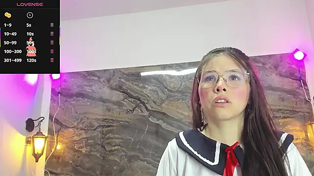Sweetniitee online show from October 7, 2025, 7:55 pm