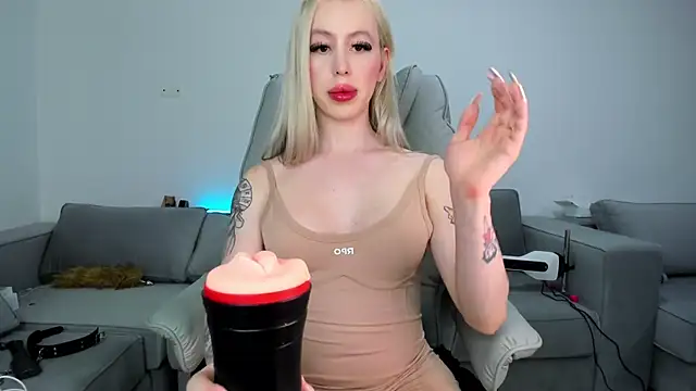 Snapshot of Sweet_Soffi chatting on December 14, 2025, 2:17 am Sweet Soffi online show from December 14, 2025, 2:17 am