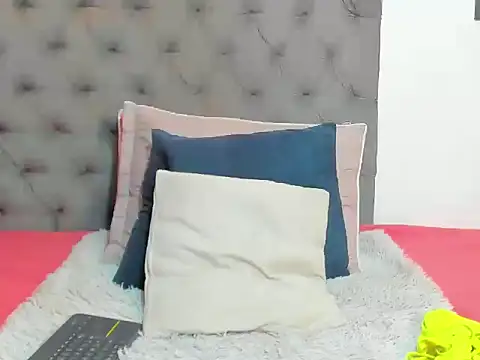 nahiroby ebony online show from March 25, 2026, 6:03 pm