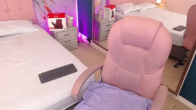 Red kytty6 online show from November 17, 2025, 3:18 pm