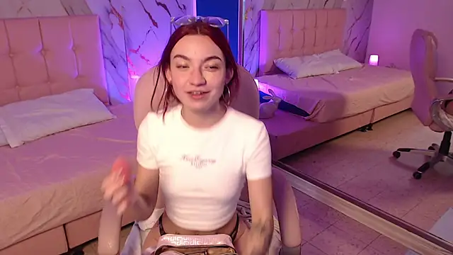 Snapshot of Red_kytty6 chatting on February 3, 2026, 9:20 pm Red kytty6 online show from February 3, 2026, 9:20 pm