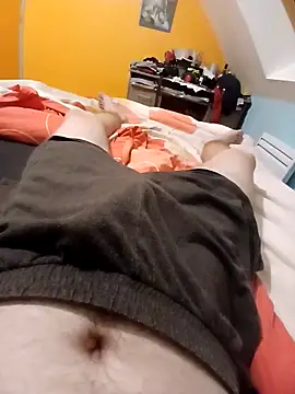 Snapshot of Aymeric35000 chatting on September 19, 2025, 9:15 pm Aymeric35000 online show from September 19, 2025, 9:15 pm