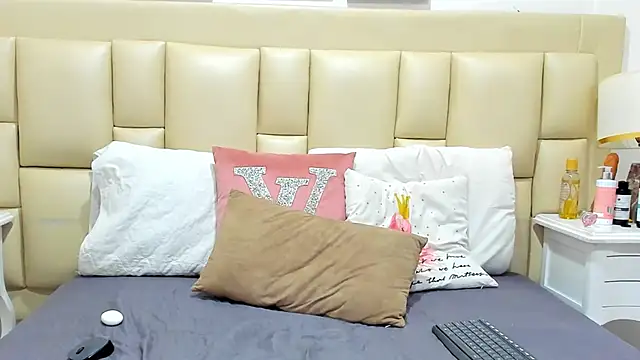 SkinnyGirl 28 online show from November 13, 2025, 7:24 pm