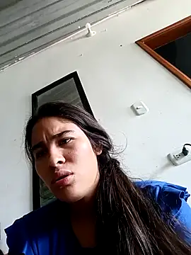 juliballesta online show from December 22, 2025, 4:04 pm