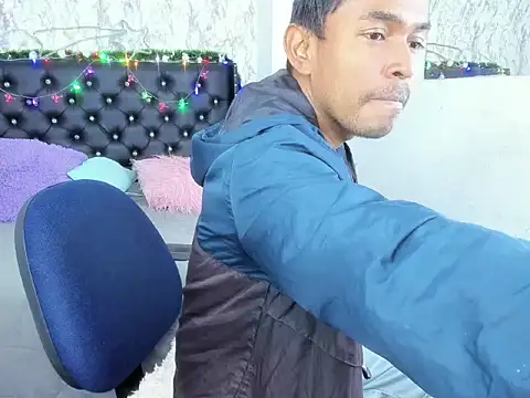 Snapshot of Adam_Morgan2 chatting on December 17, 2025, 1:06 pm Adam Morgan2 online show from December 17, 2025, 1:06 pm