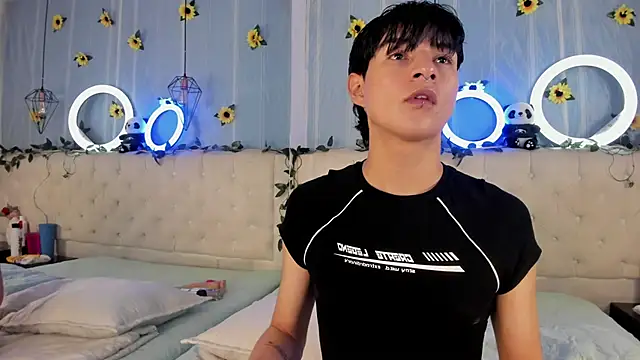 AleAurarashi online show from November 20, 2025, 2:01 am