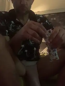 Hothotboyg online show from April 7, 2026, 1:39 am