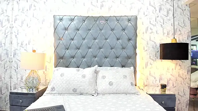 ScarletMore online show from April 21, 2026, 12:33 pm