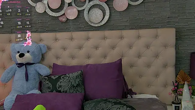 VannyFoxx online show from November 18, 2025, 8:02 pm