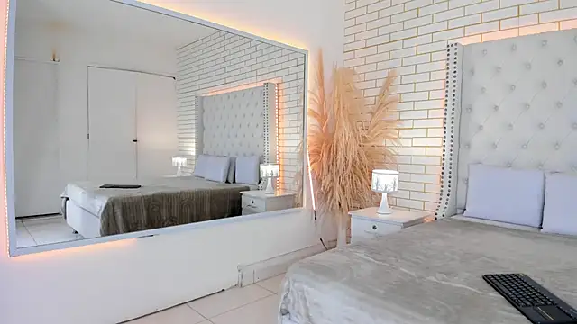 mara winters  online show from February 10, 2026, 12:53 pm