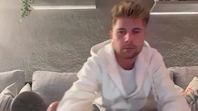 Snapshot of RioBlaze chatting on September 30, 2025, 8:14 pm RioBlaze online show from September 30, 2025, 8:14 pm