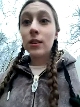 Snapshot of FroggyAnna chatting on October 26, 2025, 2:12 pm FroggyAnna online show from October 26, 2025, 2:12 pm