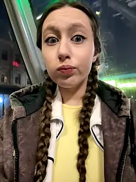 Snapshot of FroggyAnna chatting on November 3, 2025, 2:40 pm FroggyAnna online show from November 3, 2025, 2:40 pm