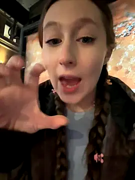 Snapshot of FroggyAnna chatting on November 11, 2025, 3:23 pm FroggyAnna online show from November 11, 2025, 3:23 pm