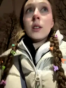 Snapshot of FroggyAnna chatting on November 25, 2025, 4:40 pm FroggyAnna online show from November 25, 2025, 4:40 pm