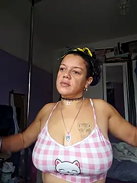 Snapshot of GoddessChantelle chatting on October 13, 2025, 1:55 pm GoddessChantelle online show from October 13, 2025, 1:55 pm