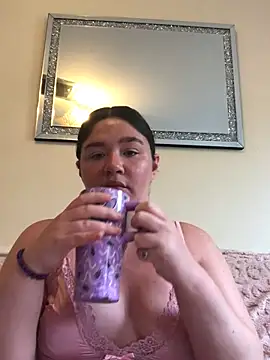 Imogenbabyyy online show from May 13, 2026, 10:01 am