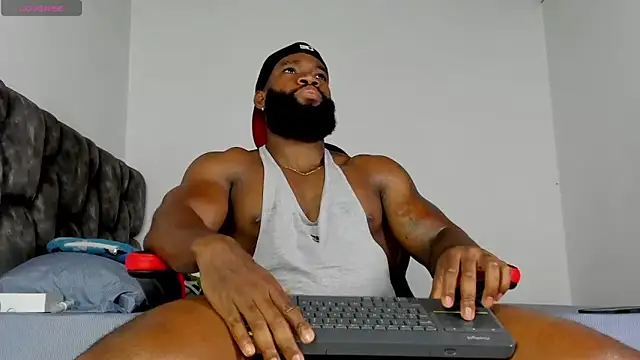 Snapshot of james_musclebbc chatting on April 6, 2026, 8:10 pm james musclebbc online show from April 6, 2026, 8:10 pm