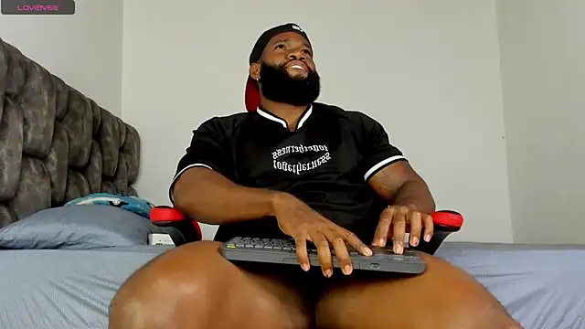 Snapshot of james_musclebbc chatting on April 11, 2026, 11:58 am james musclebbc online show from April 11, 2026, 11:58 am