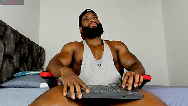 Snapshot of james_musclebbc chatting on April 14, 2026, 12:38 am james musclebbc online show from April 14, 2026, 12:38 am